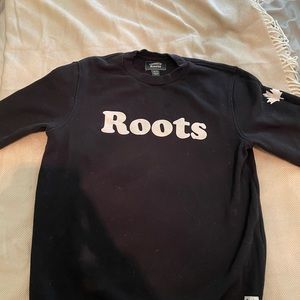 Black roots sweater crew neck size:XS